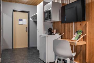 Фото номера Двухместный номер с 1 кроватью или 2 отдельными кроватями Отель Place to Sleep Hotel Liminka г. Liminka 27