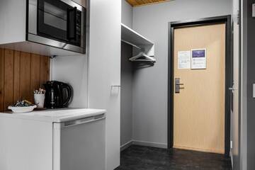 Фото номера Двухместный номер с 1 кроватью или 2 отдельными кроватями Отель Place to Sleep Hotel Liminka г. Liminka 30